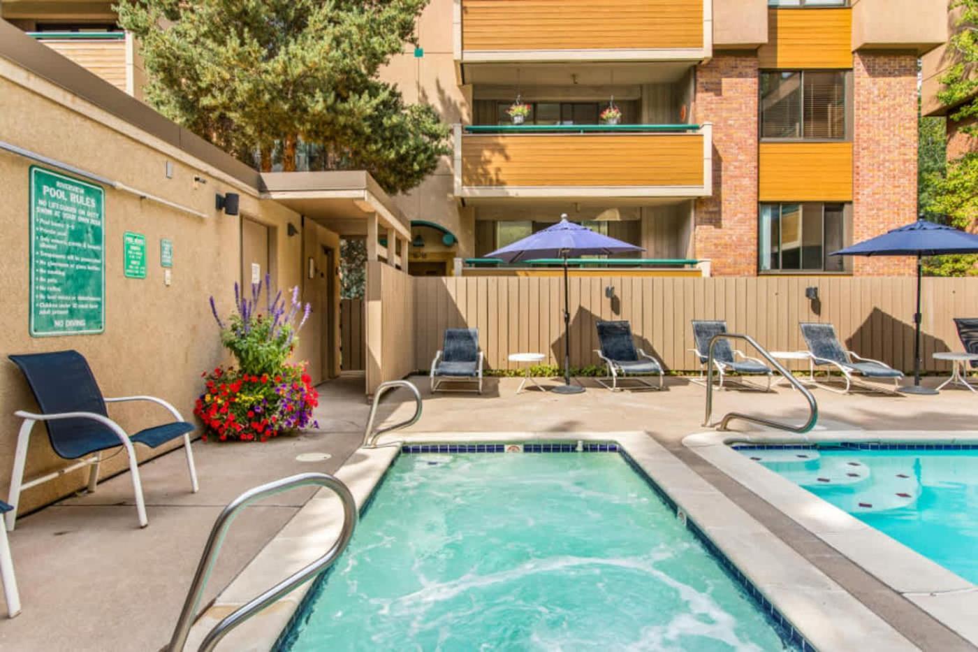 Riverfront 2 Bedroom - Steps To Town - Pool & Hot Tub Holiday home Aspen