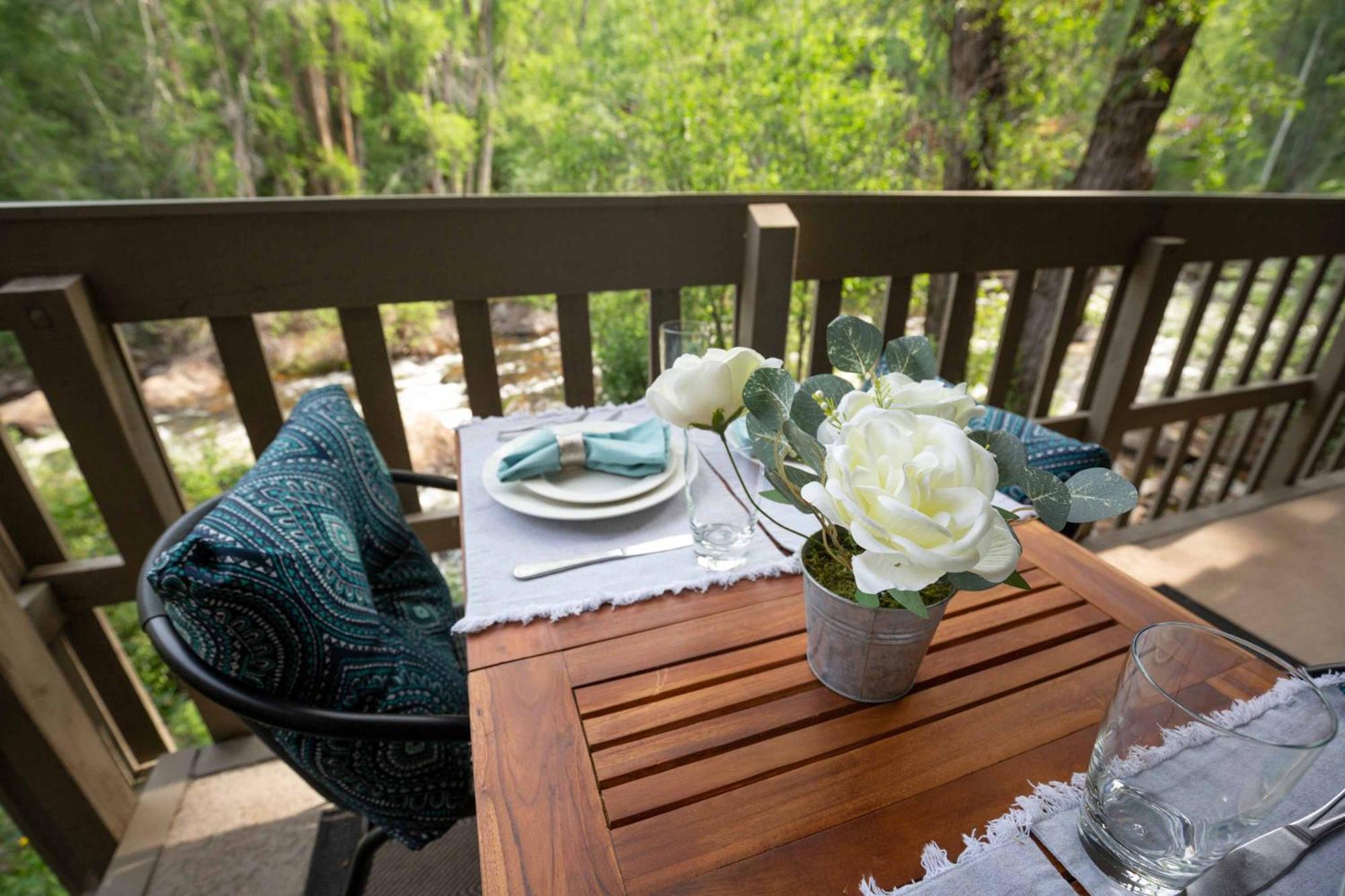 Riverfront 2 Bedroom - Steps To Town - Pool & Hot Tub * Aspen